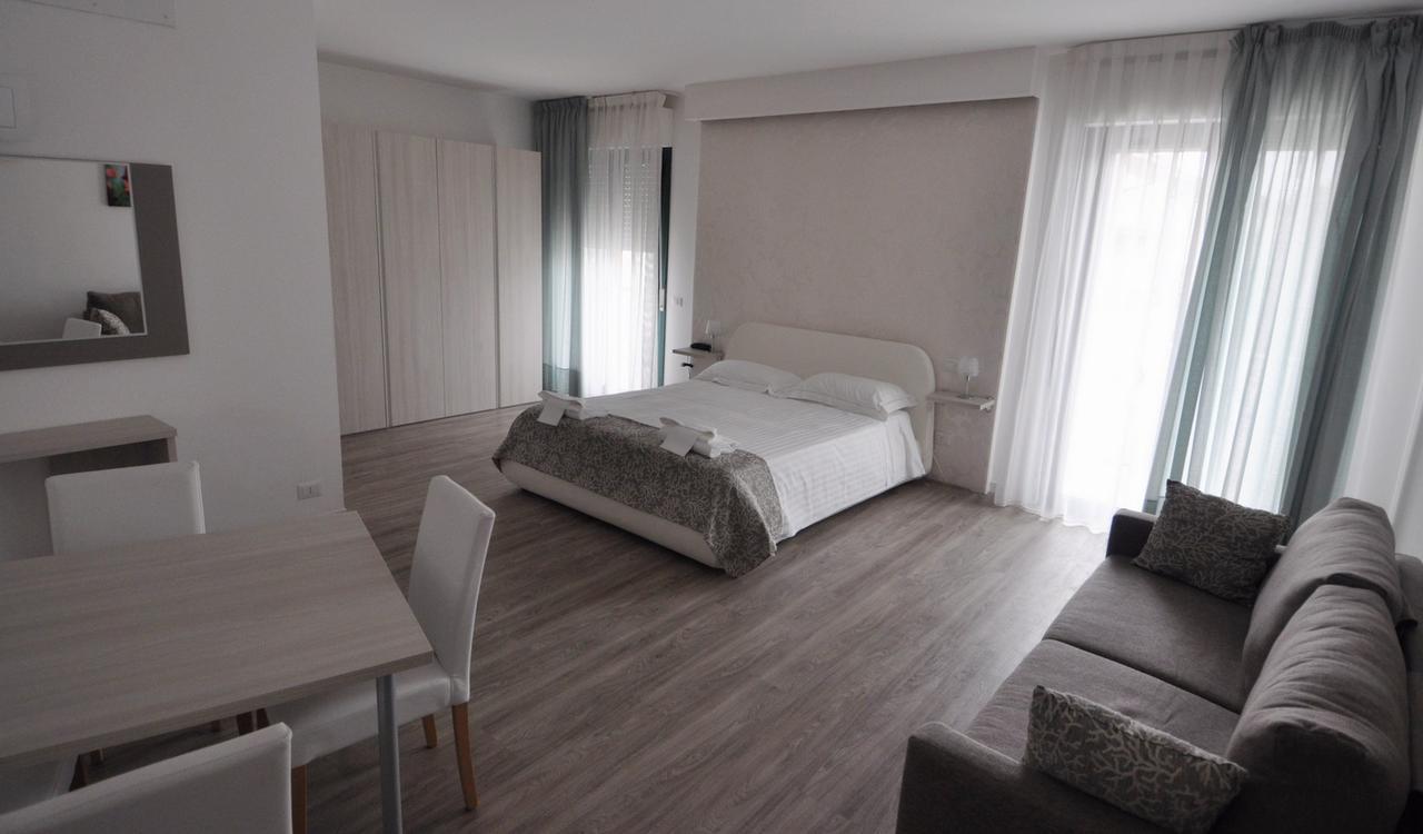 Eden Park Hotel Marina di Montemarciano Bagian luar foto