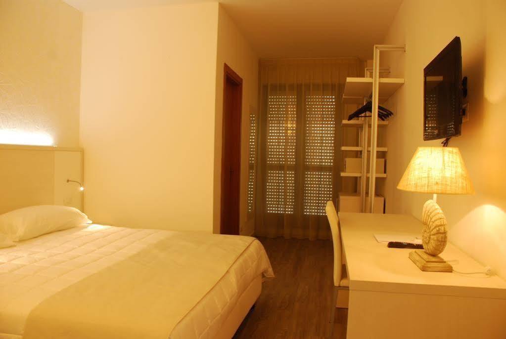 Eden Park Hotel Marina di Montemarciano Bagian luar foto